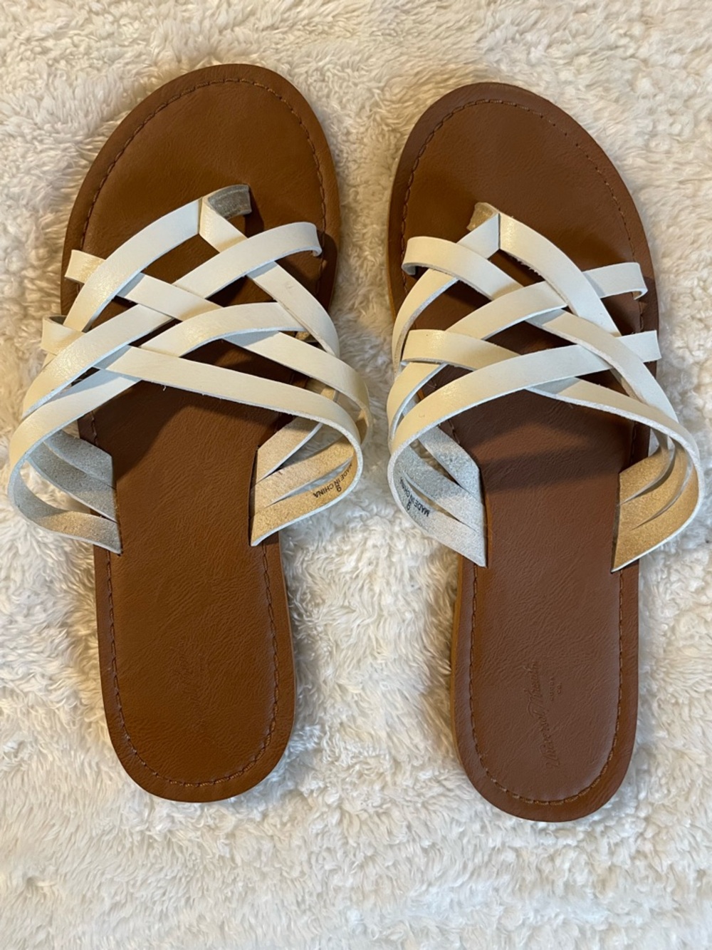Universal Thread White Strappy Slide Sandals